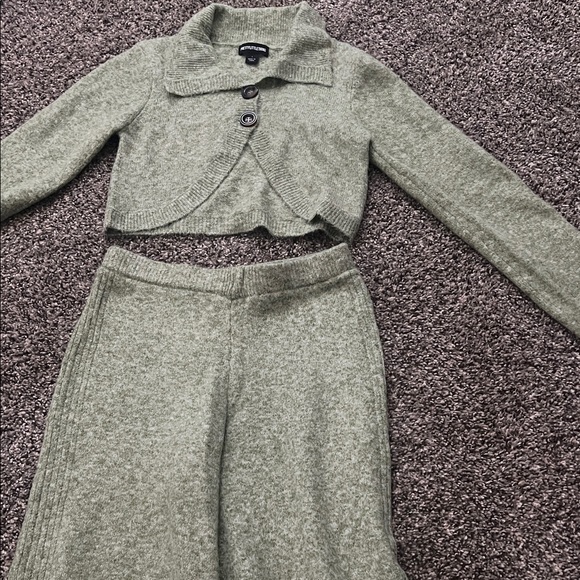 Green Knit Cardigan and Pants Lounge Set - Picture 1 of 3